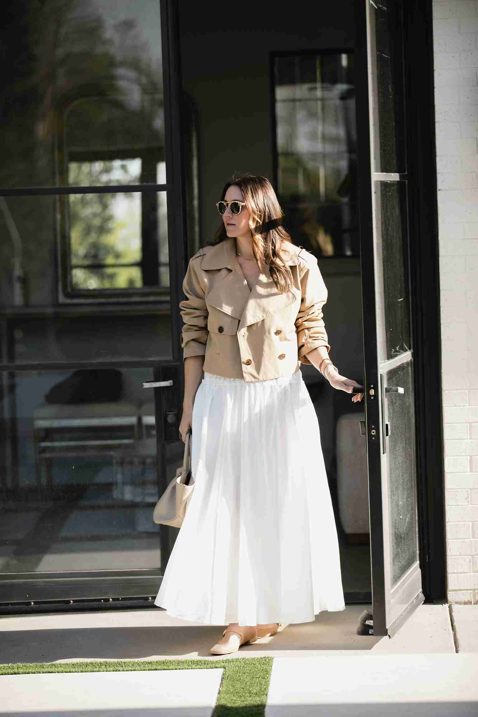 fall weekend outfits with flowy skirt