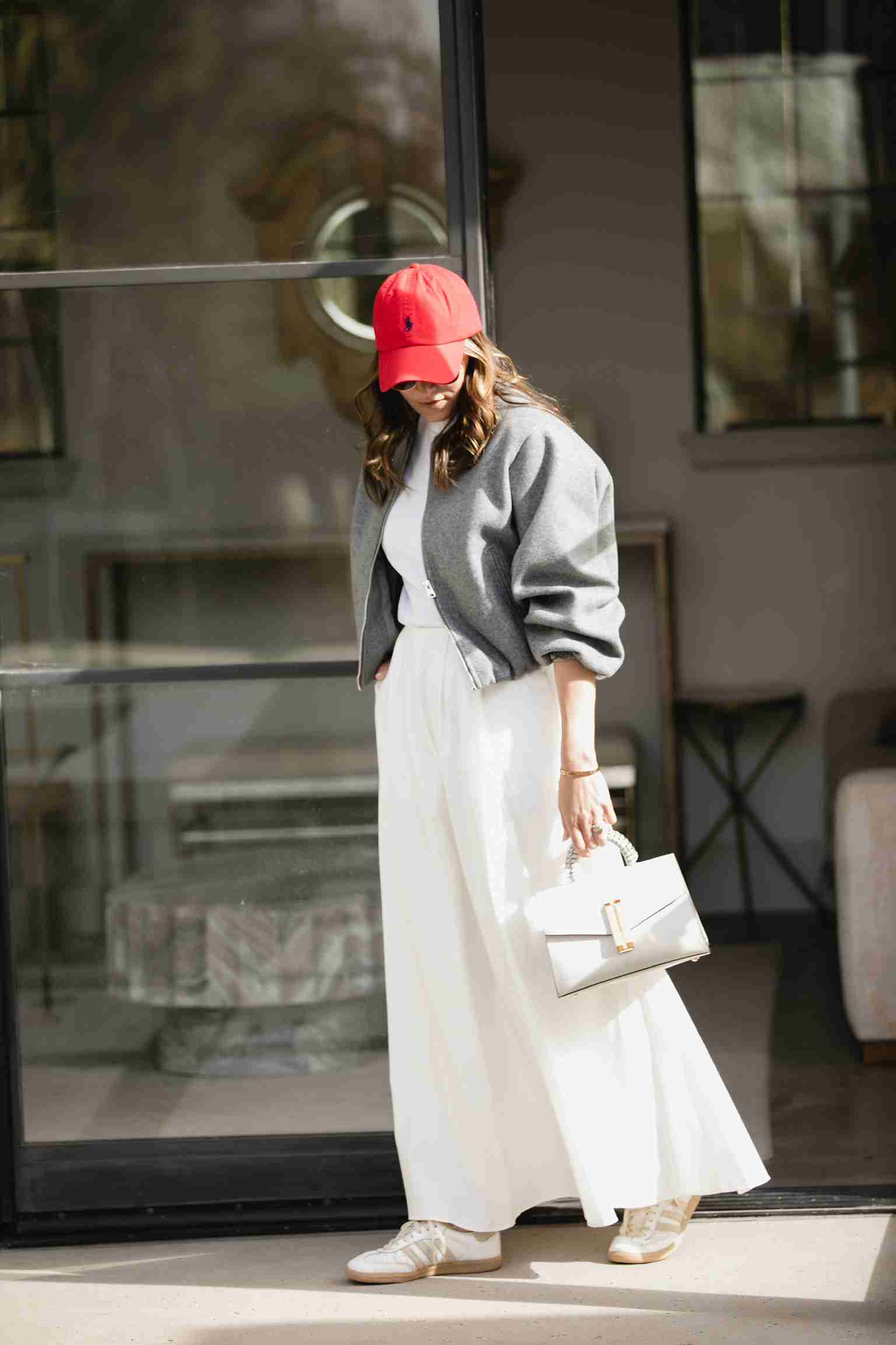 september work outfits casual with red cap
