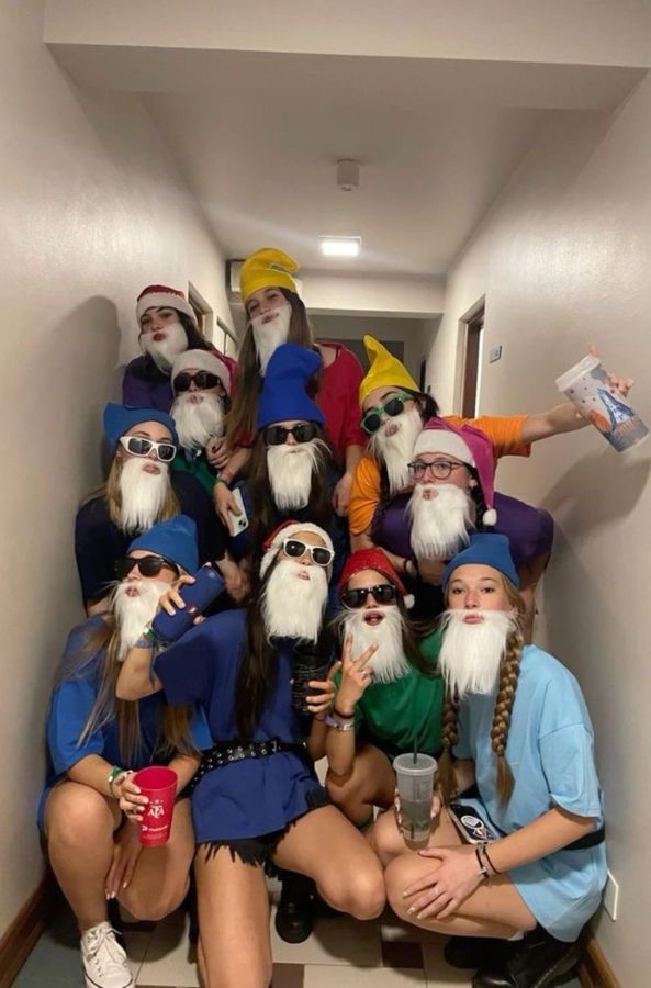 funny girl halloween costumes, big group costume ideas, unique family of 3 halloween costumes, for friends