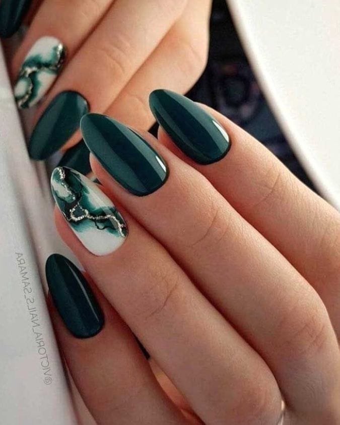 green nails acrylic, short green nails, green almond nails designs, sage green acrylic nails, classy christmas nails, emerald nails with gold, chrome, dark chrome, dark emerald