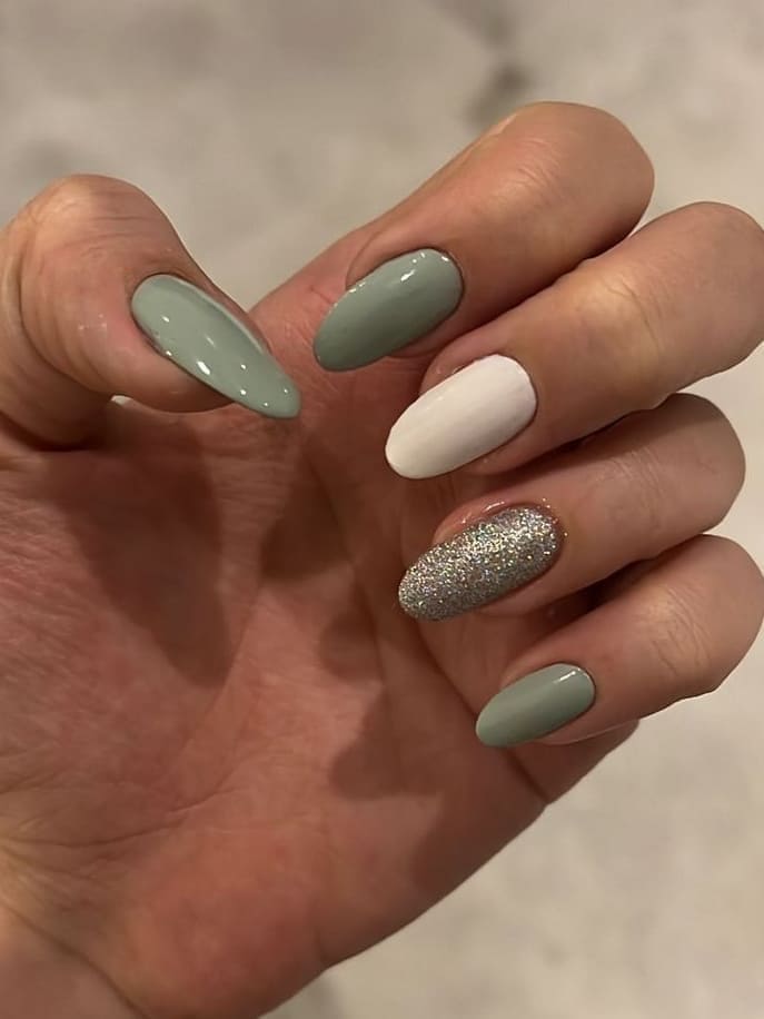 mint green nails, green prom nails, green and yellow nails, nails 2026 trends, christmas nails acrylic, emerald green nail designs, forest, ombre, autumn