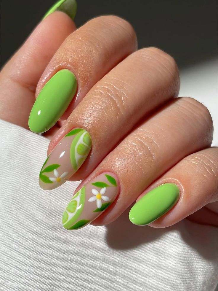 red and green christmas nails, green gold nails, dark green cat eye nails, olive nail designs, pastel nails, christmas, prom, square