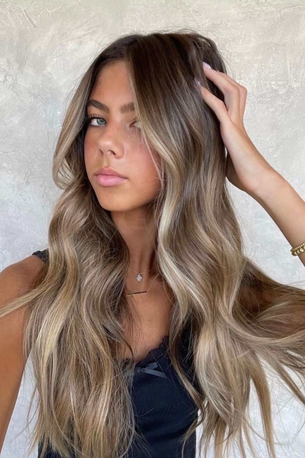 curly hair color ideas, hair color ideas for asian, calico hair, balayage on black hair, peek a boo, dark skin