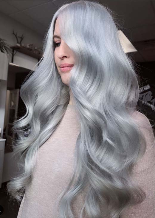 fun hair color ideas for brunettes, two color hair dye ideas, vanilla blonde hair, bright hair color ideas, natural, curly balayage