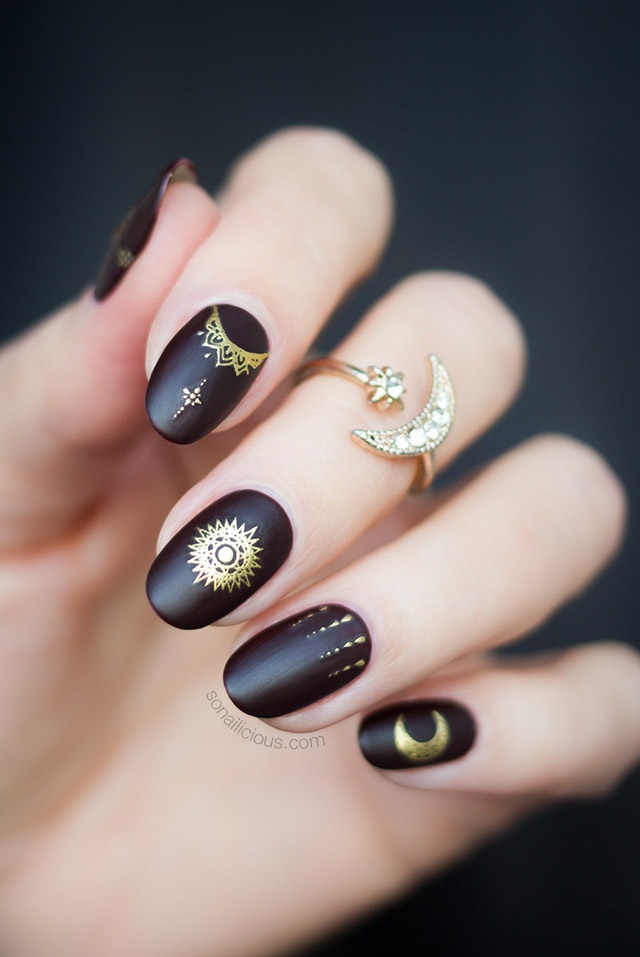 Simple spooky nails with halloween short nail designs