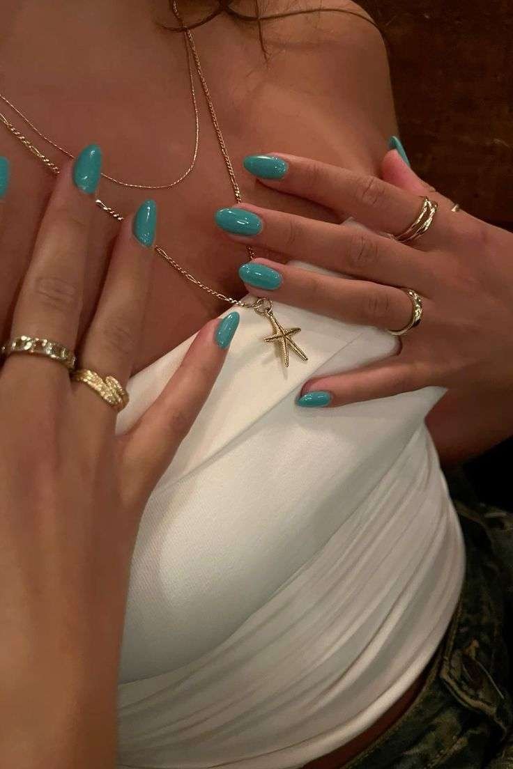 Red minimalist nail art with simple douyin nails and hippie nails. Green gothic accents add a natural touch.