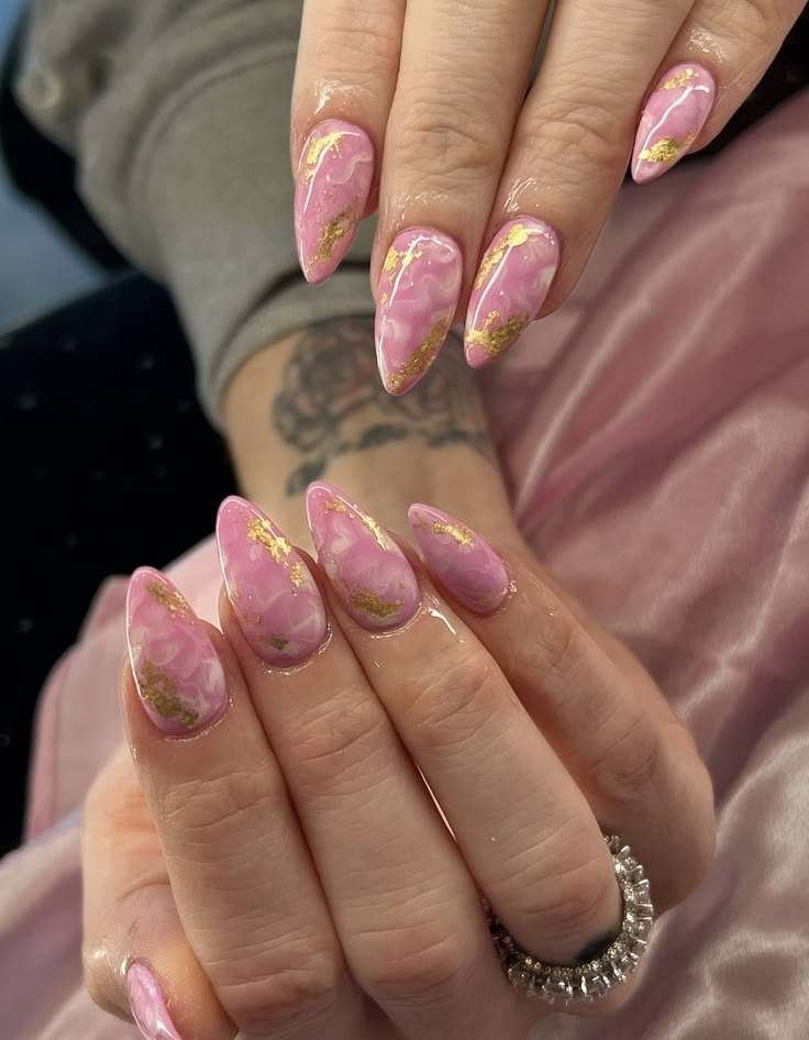 Christmas nail art with elegant simplicity for men. Blooming gel ideas in red tropical minimalist style.