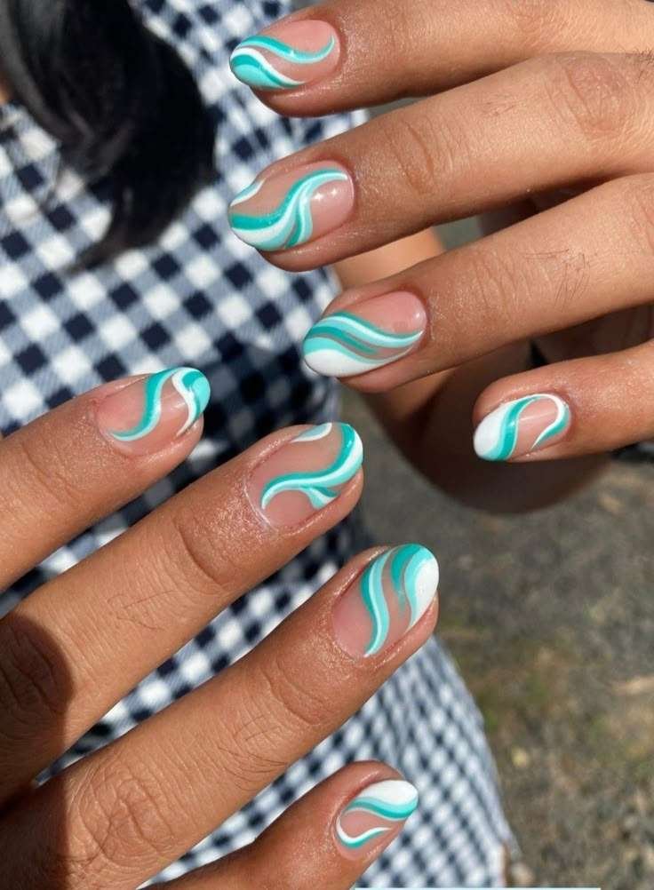 Green nail art for summer with aesthetic eclectic maroon french kuku pendek style.