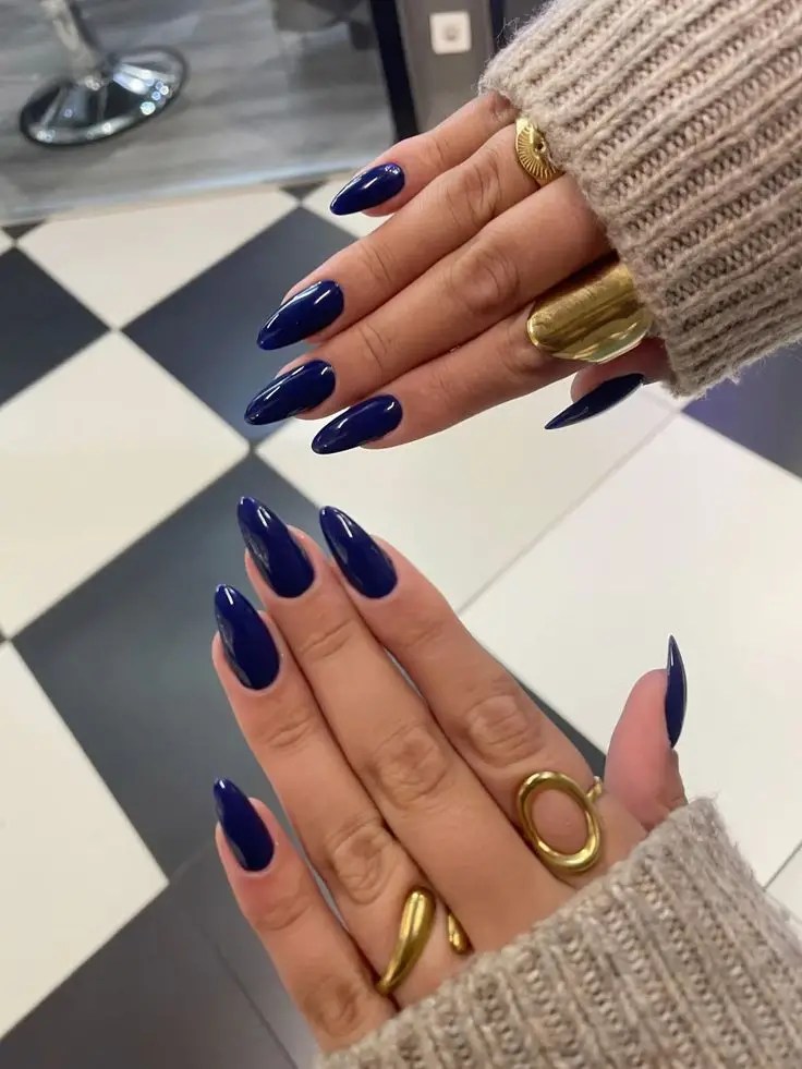 winter nail ideas, brown nail design ideas, birthday nails, cute bday nails, december, french tip christmas