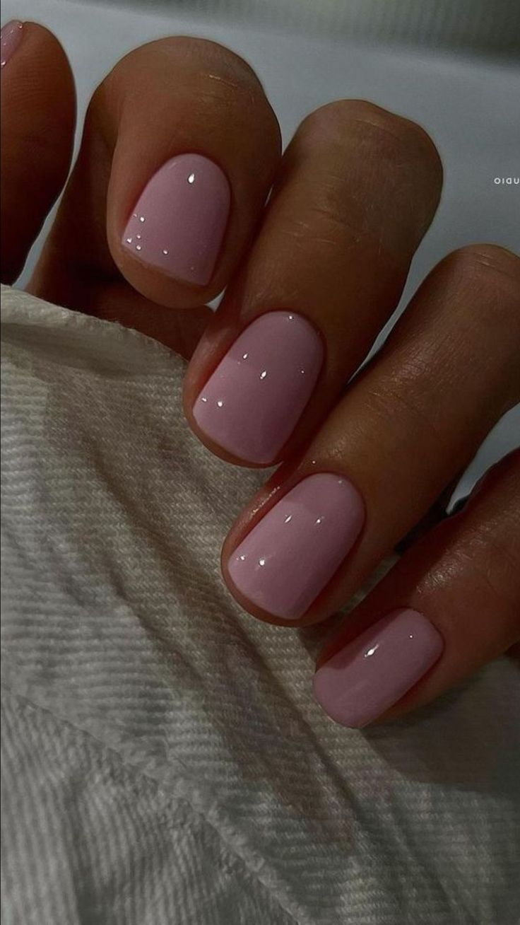 Fall nail art ideas with short nail designs and brown fall nail inspo.