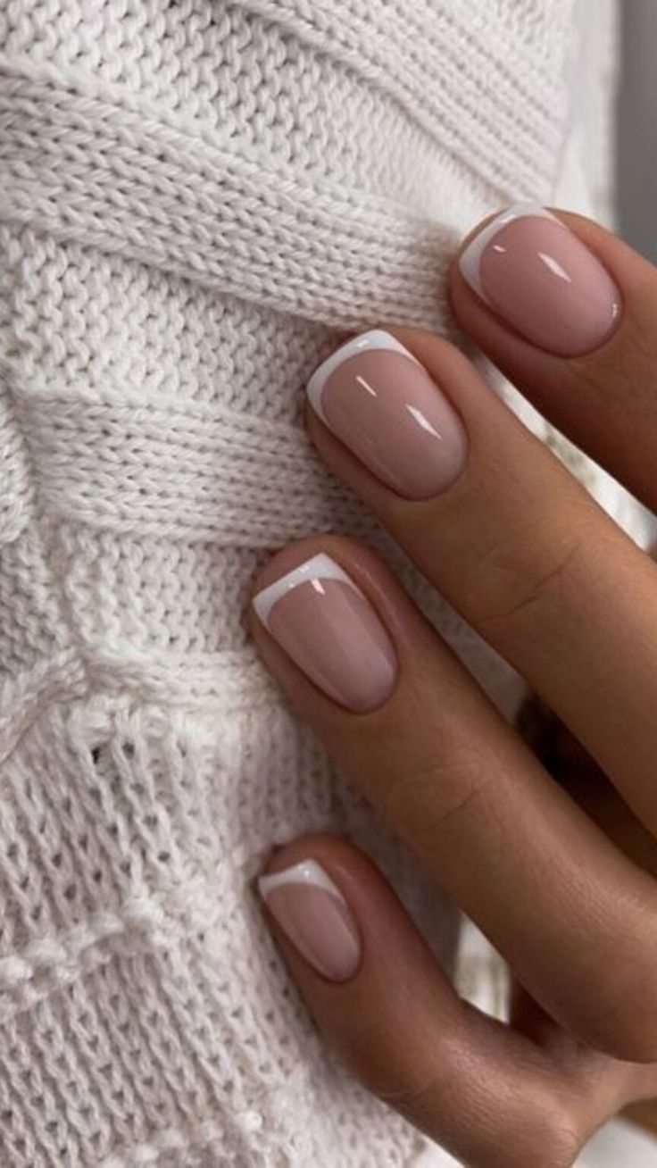 Fall short square nails ideas autumn with pink nails and maroon almond nails design.