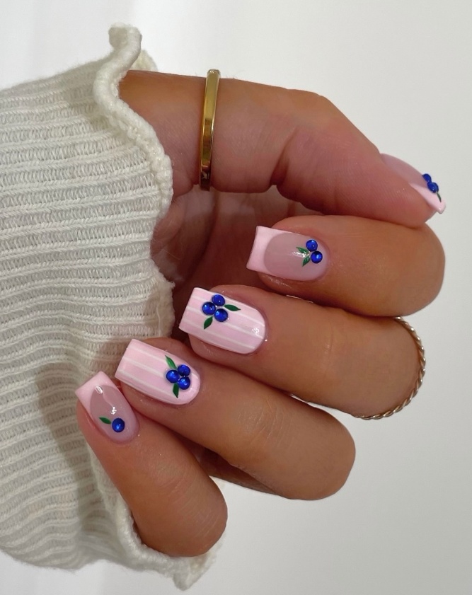 Very short nails ideas with fall square autumn theme. November nails ideas short with oval shape.