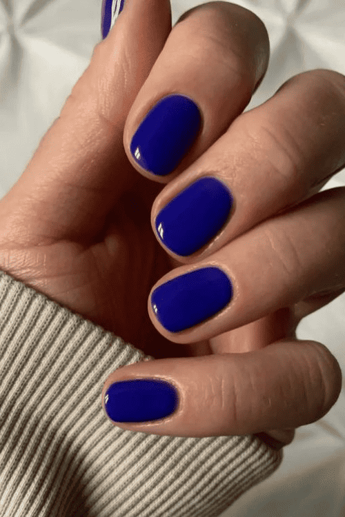 Red short nails ideas with French tip. Birthday nails with natural nail ideas and very summer vibe.
