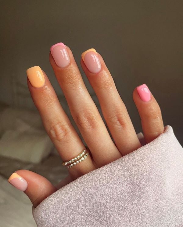 Manicure ideas for short nails with purple tones. Cute short square nails and cute gel nails short with dipped effect for nails easy.
