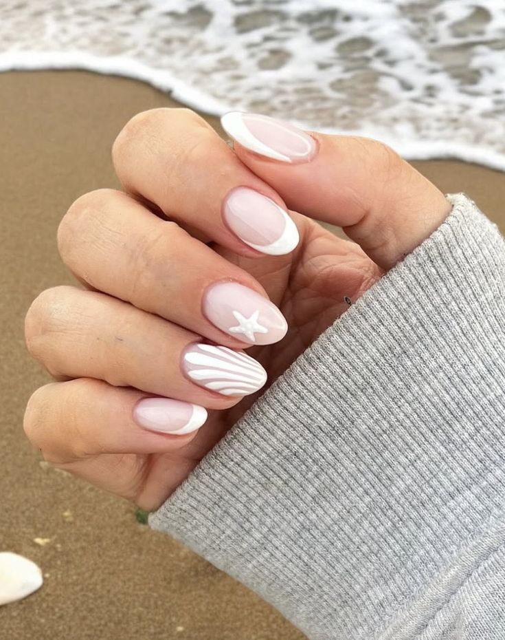 Nude short nails ideas with short stiletto nails designs ideas. Neutral nails in square shape for October.