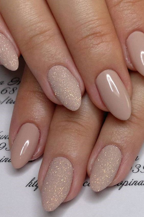Nude summer nails with brown and nude tones in trendy almond shape with pink accents.