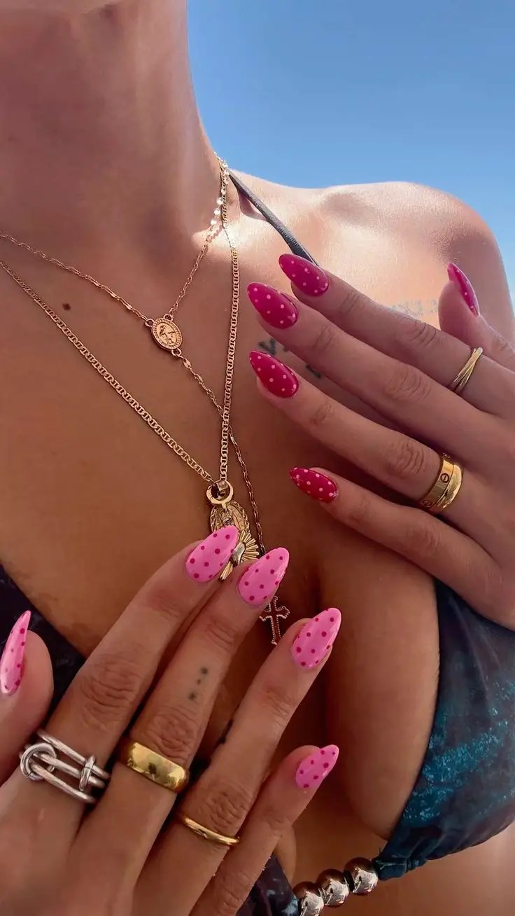 white and red polka dot nails, polka dot coffin nails, cat eye stiletto nails, navy blue, simple