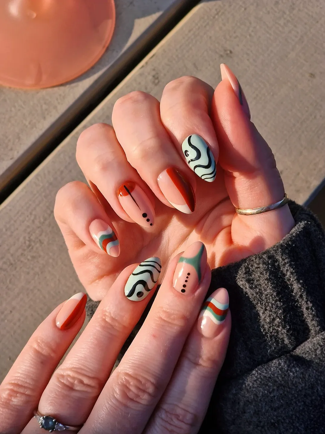 short almond nails fall, short dip nails fall, coffee brown nails design, brown tones