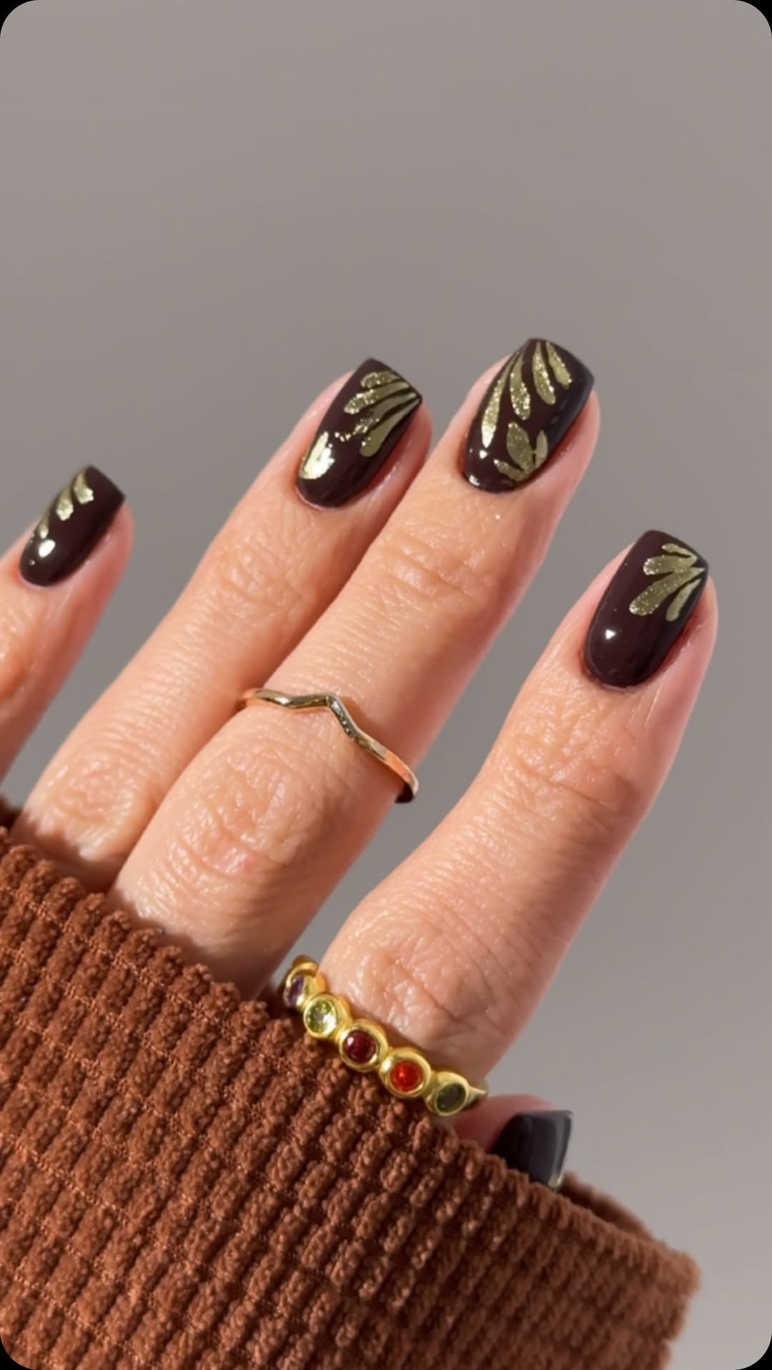 short square fall nails, fall nails for short nails, dark brown fall nails, november sophistication