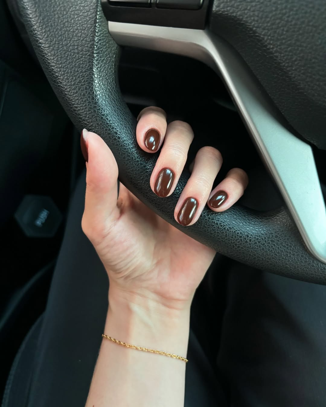 short nails for fall, brown nails ideas, simple halloween nails, squoval shape