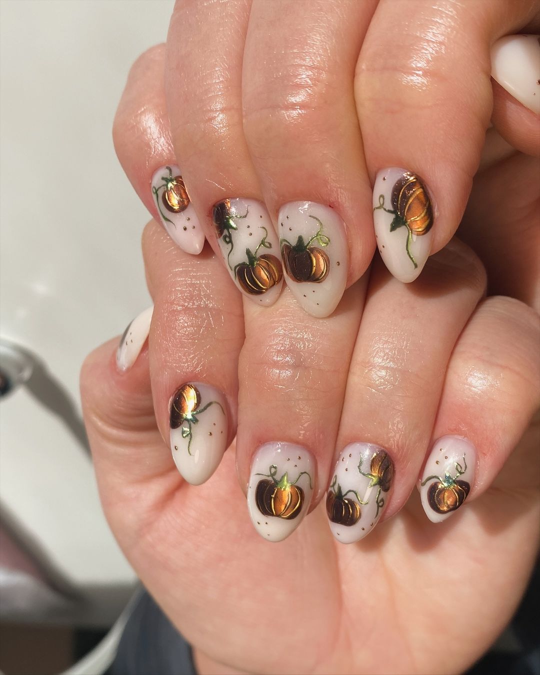 short round fall nails, minimal nail design natural, almond elegance