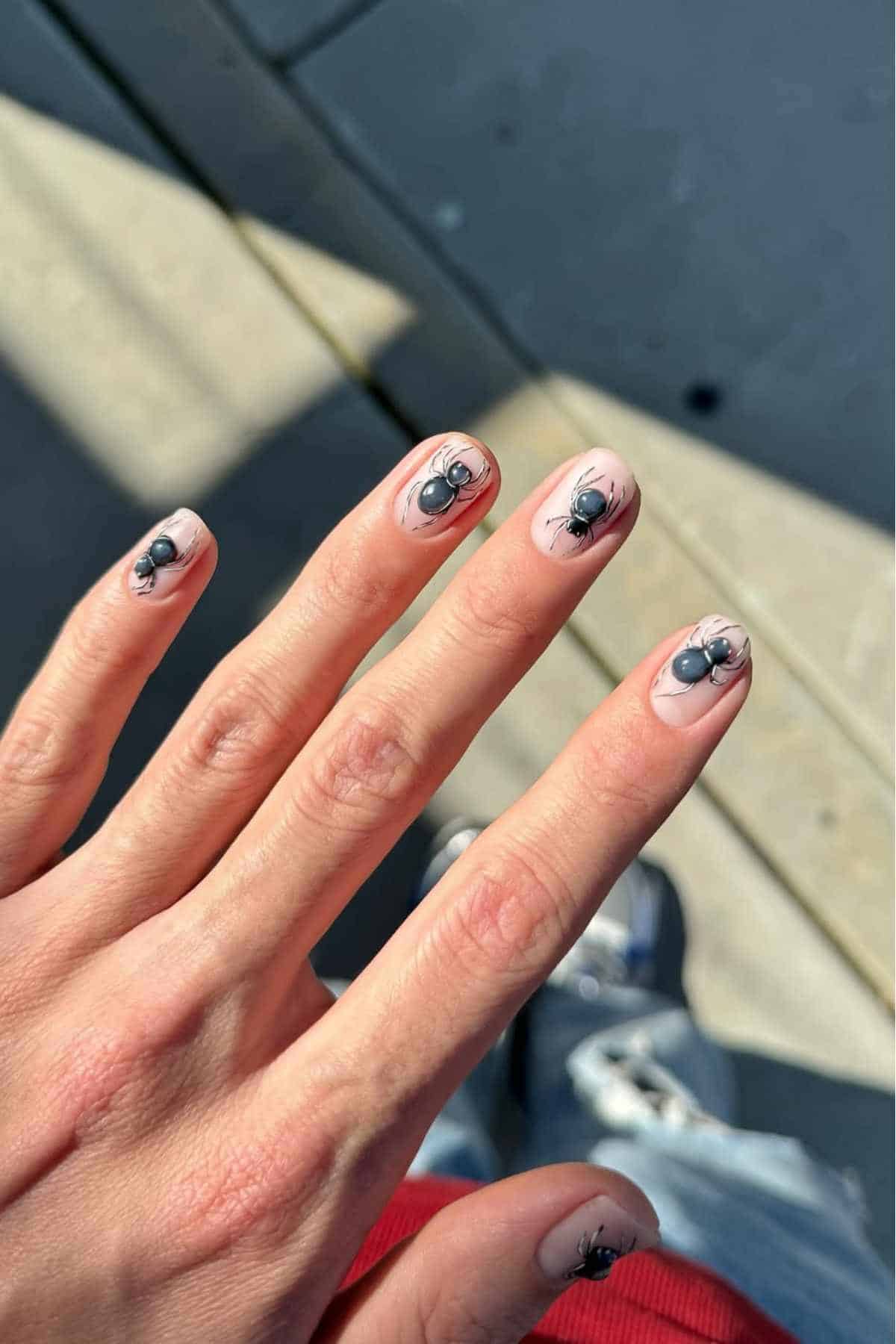 Halloween short nails ideas with dark purple and black nails in gel