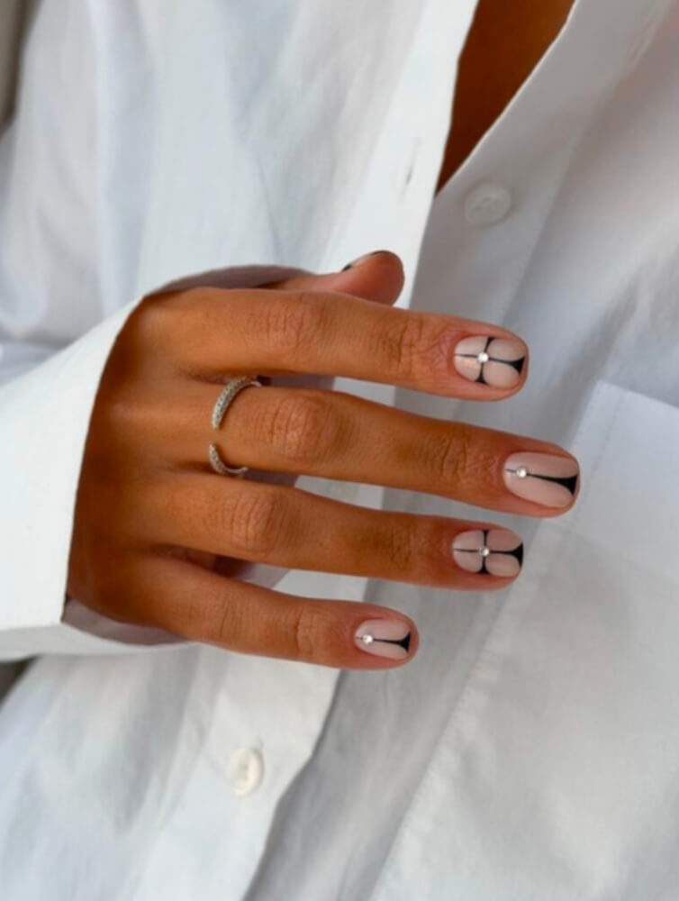 Short square nails ideas with nails 2026 trends, cherry red nails in fall burgundy style.