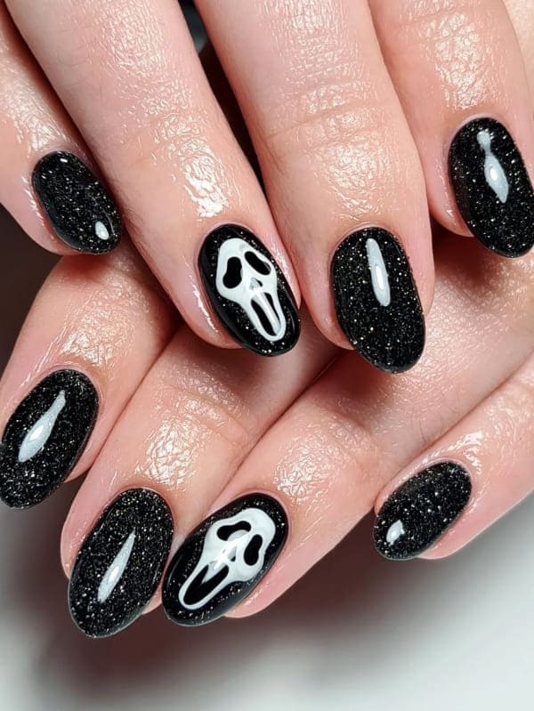 simple halloween nails inspiration look 1