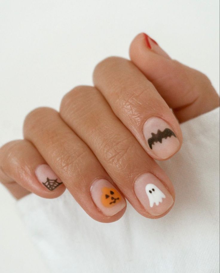 Halloween nails simple short with icons