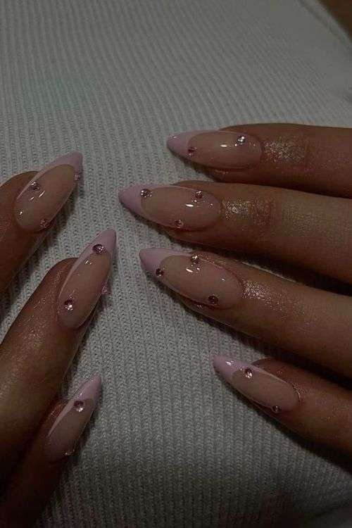 Simple elegant nails with december themes, xmas nail designs, fun spring nails in white emo style.