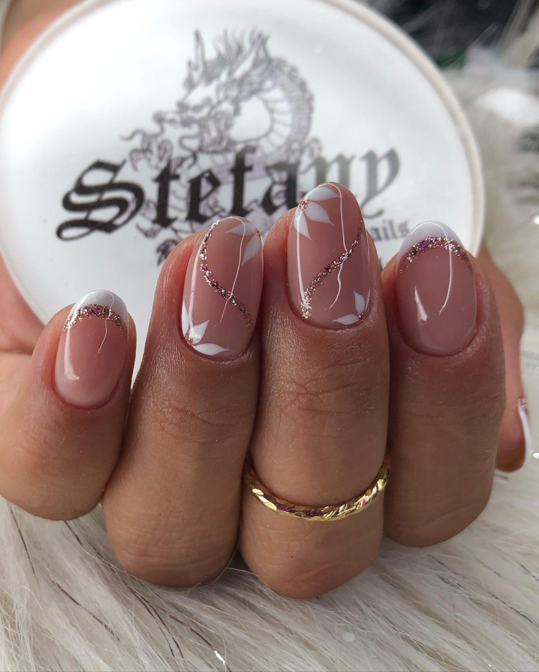 Fall wedding nails with bridal toe nails wedding, providing wedding nail inspo for bride with neutral tones for bride.