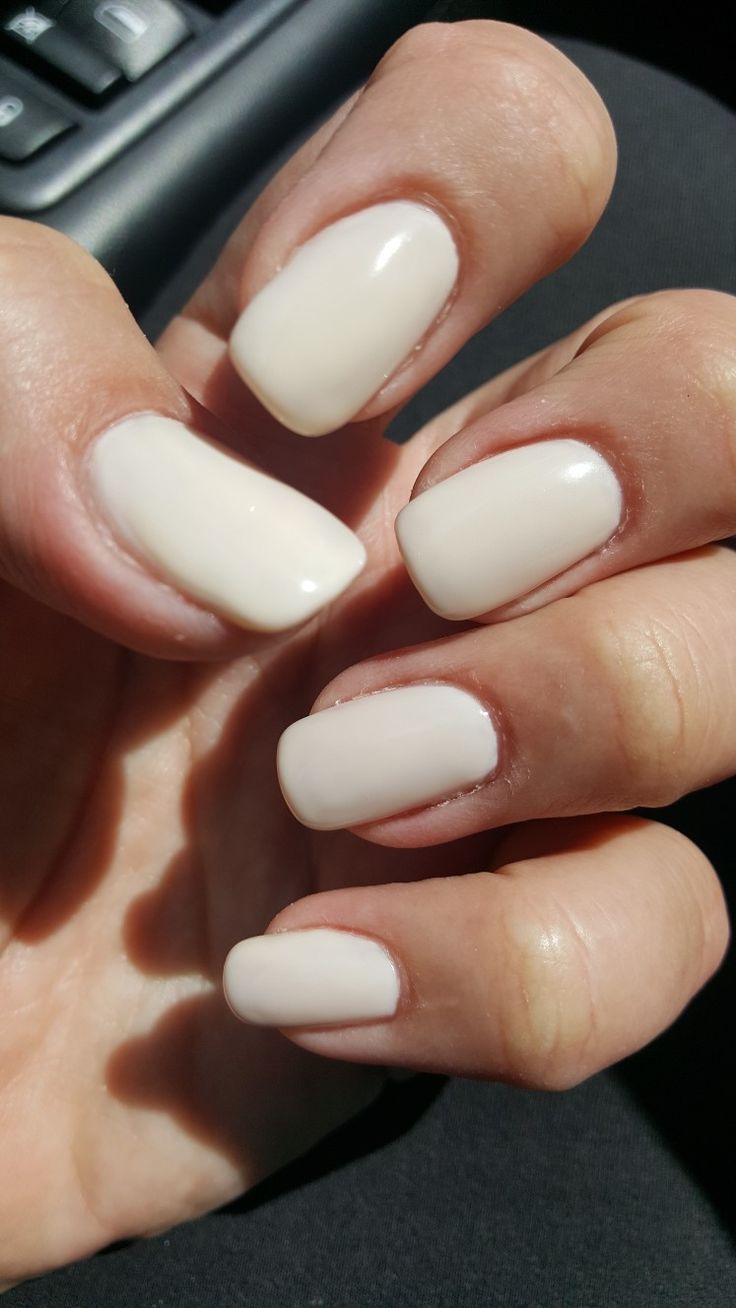 Elegant wedding nails for bride, ideal for spring wedding nails with silver nails. Bridal elegant with bridal toe details.