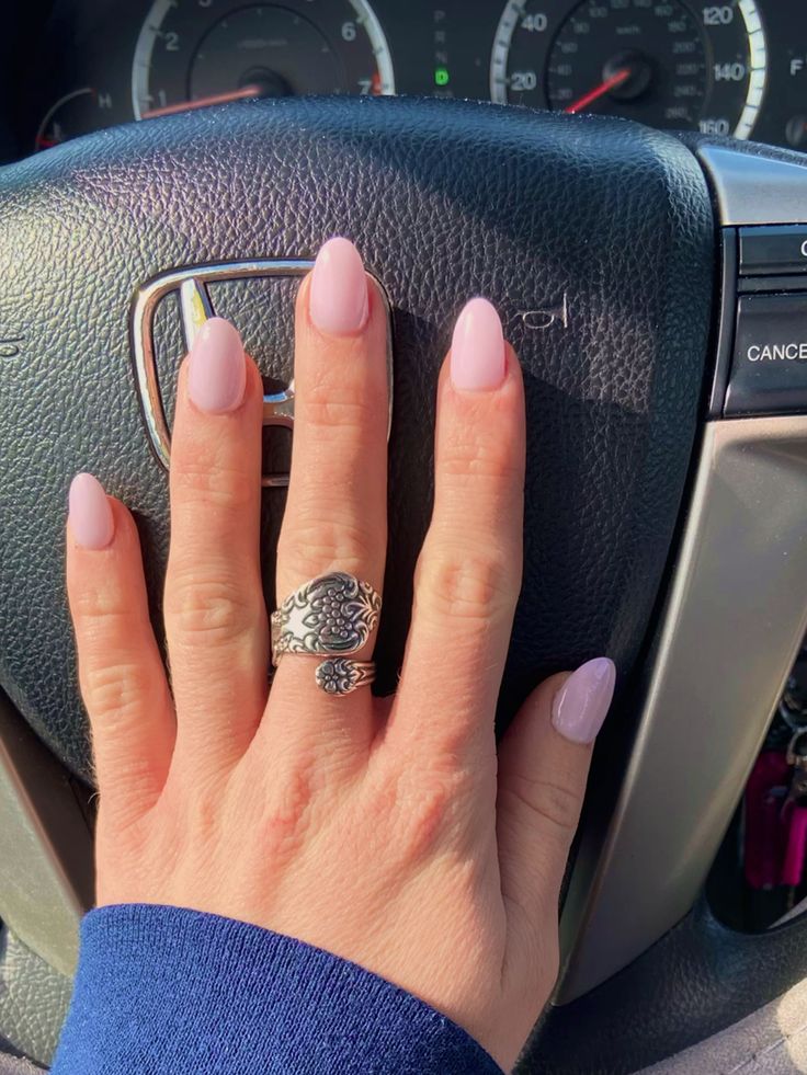 Black wedding nails with trendy wedding nails design, showcasing classic party style.