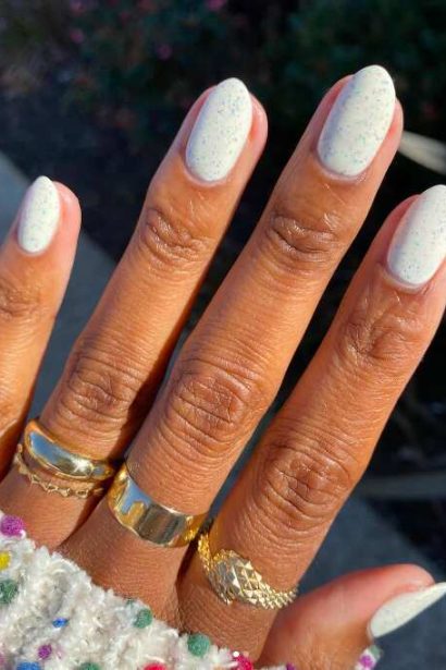 white nails inspiration look 1