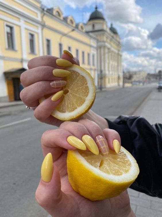 Yellow chrome nails, baby yellow nails design, yellow nails with design, birthday nails, light yellow nails pastel, pastel, and brown, pastel and pink.