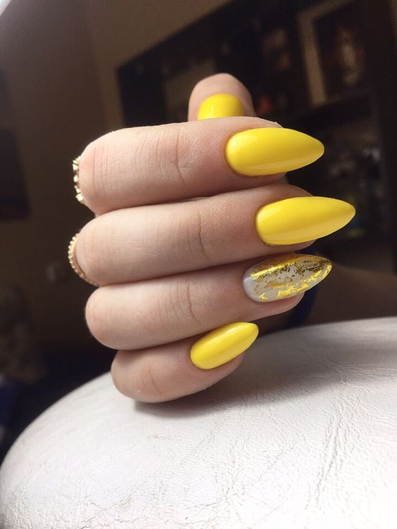 Yellow summer nails, yellow nails with flower design, yellow green nails, yellow nails art, summer french tip nails, light, with flower, with chrome.