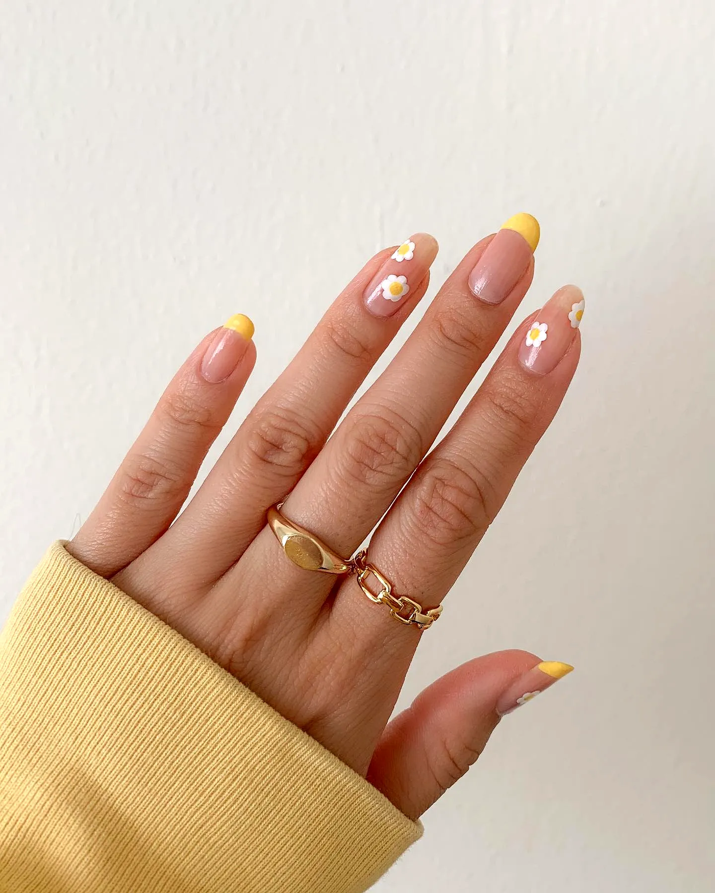 Yellow french tip nails, yellow cat eye nails, light yellow chrome nails, simple yellow nails, almond nails designs, french, cat eye, french with flower.