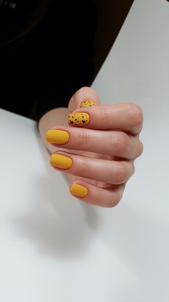 Yellow spring nails, summer nails yellow pastel, butter yellow and pink nails, spring yellow nails, april nails ideas, baby, summer pastel, short butter.