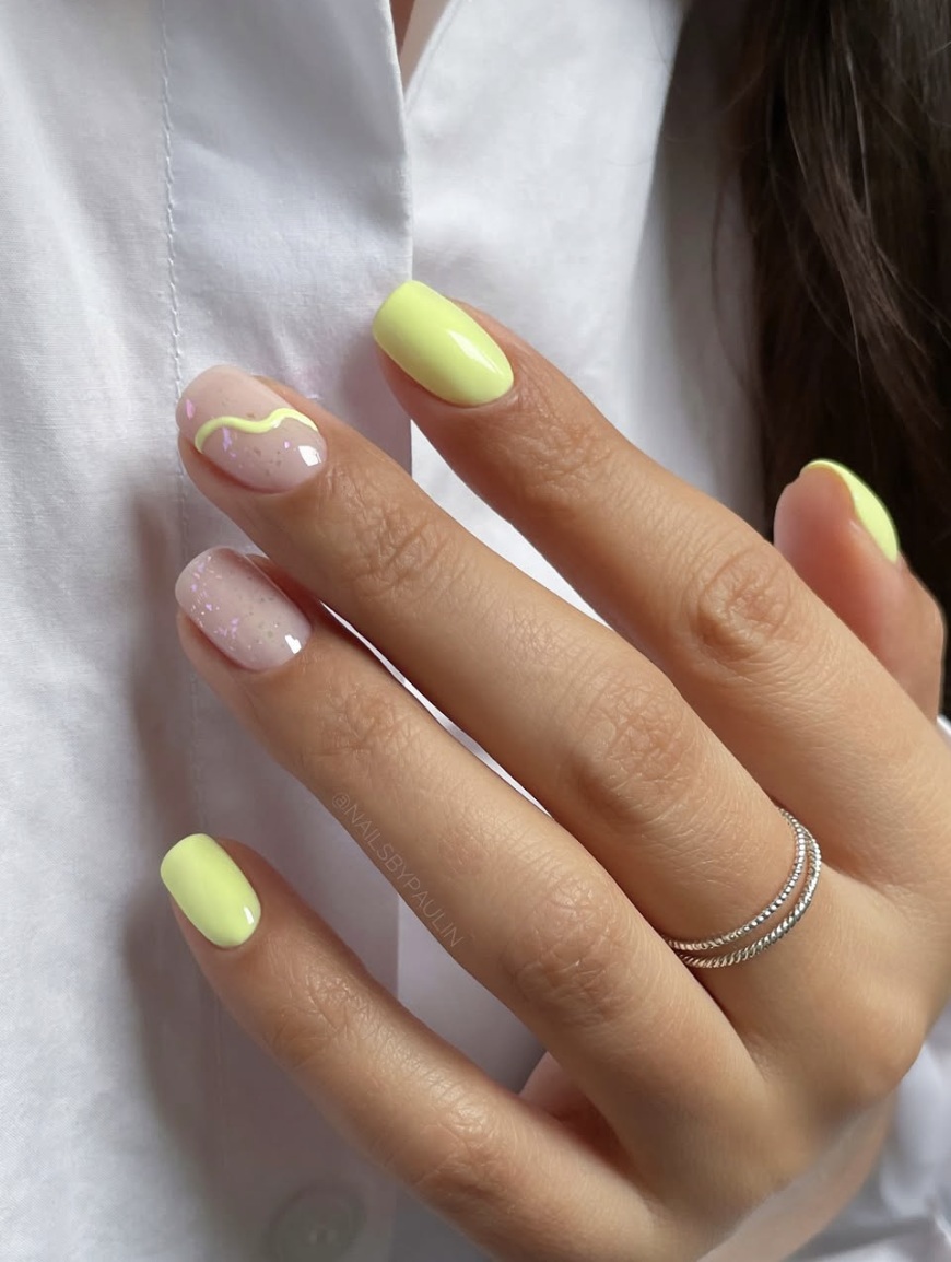 Buttery yellow nails, bright yellow nails, light pink and yellow nails, tropical nails, neon nails ideas, pale, bright, orange.