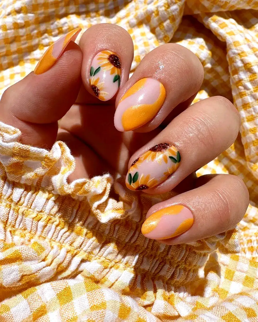 Black and yellow nails, yellow stiletto nails, better yellow nails, bright summer nails, yellow pedicure toenails, short, pastel french tip, neon summer.
