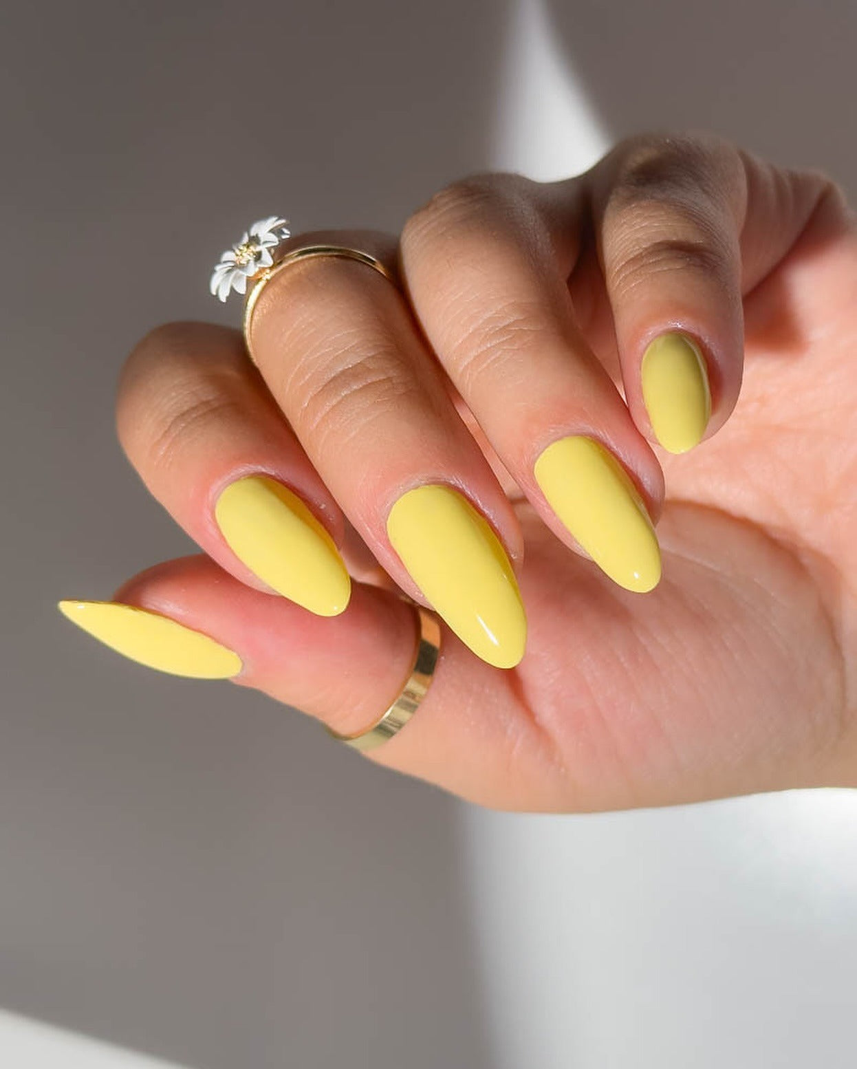 Yellow chrome nails designs, yellow nails with flowers, summer nails 2026, summer chrome nails, bright toe nails, black and, butter french, butter almond.