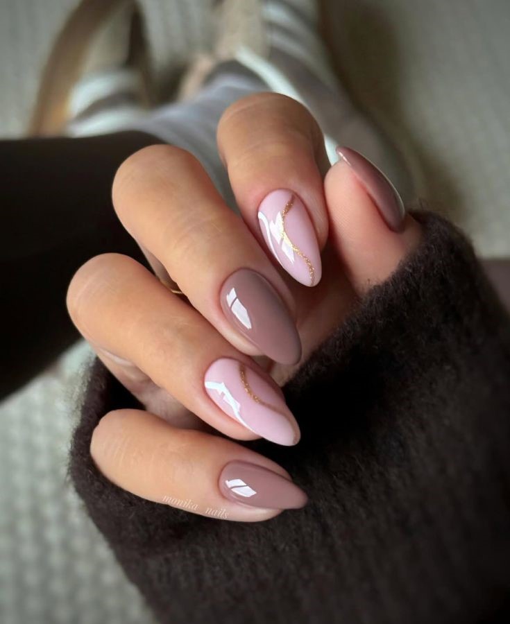 Soft pink nails with gold accent line