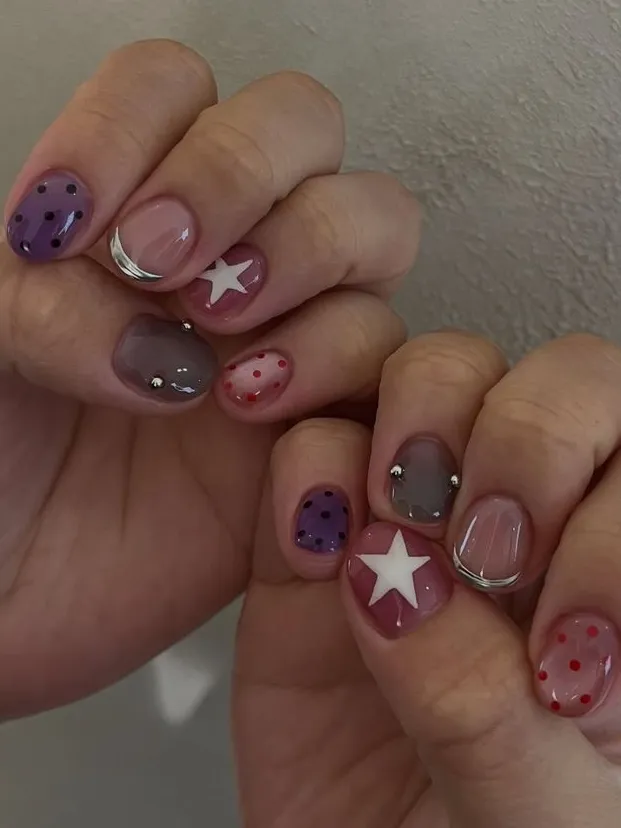 Short nails with polka dots and stars.