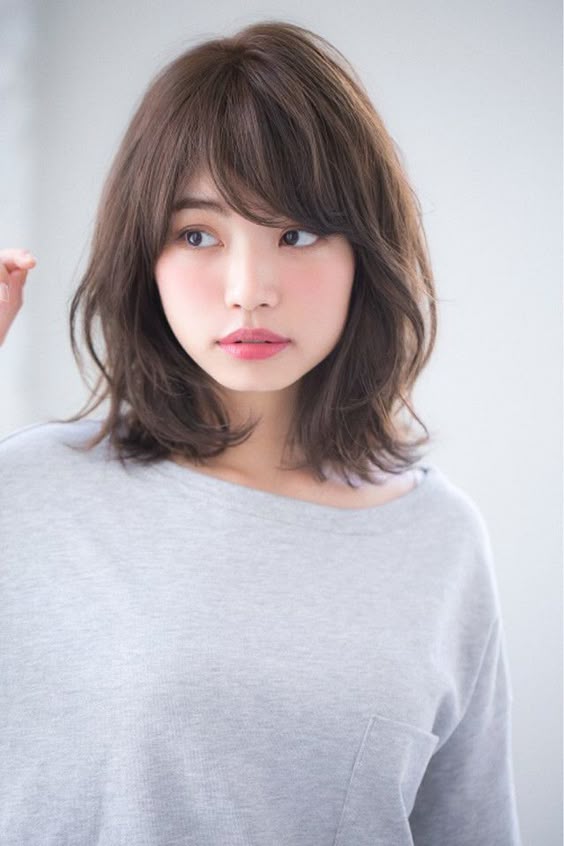 Softly tousled bob with bangs for casual style
