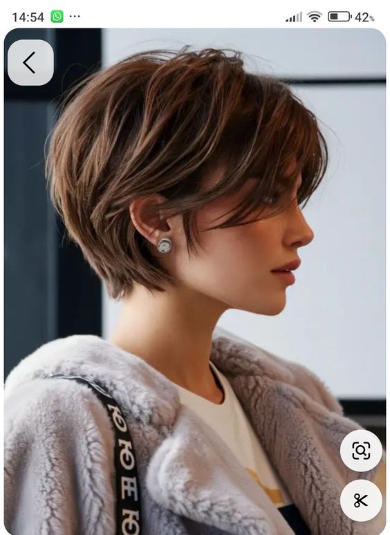 Chic short bob with side-swept bangs