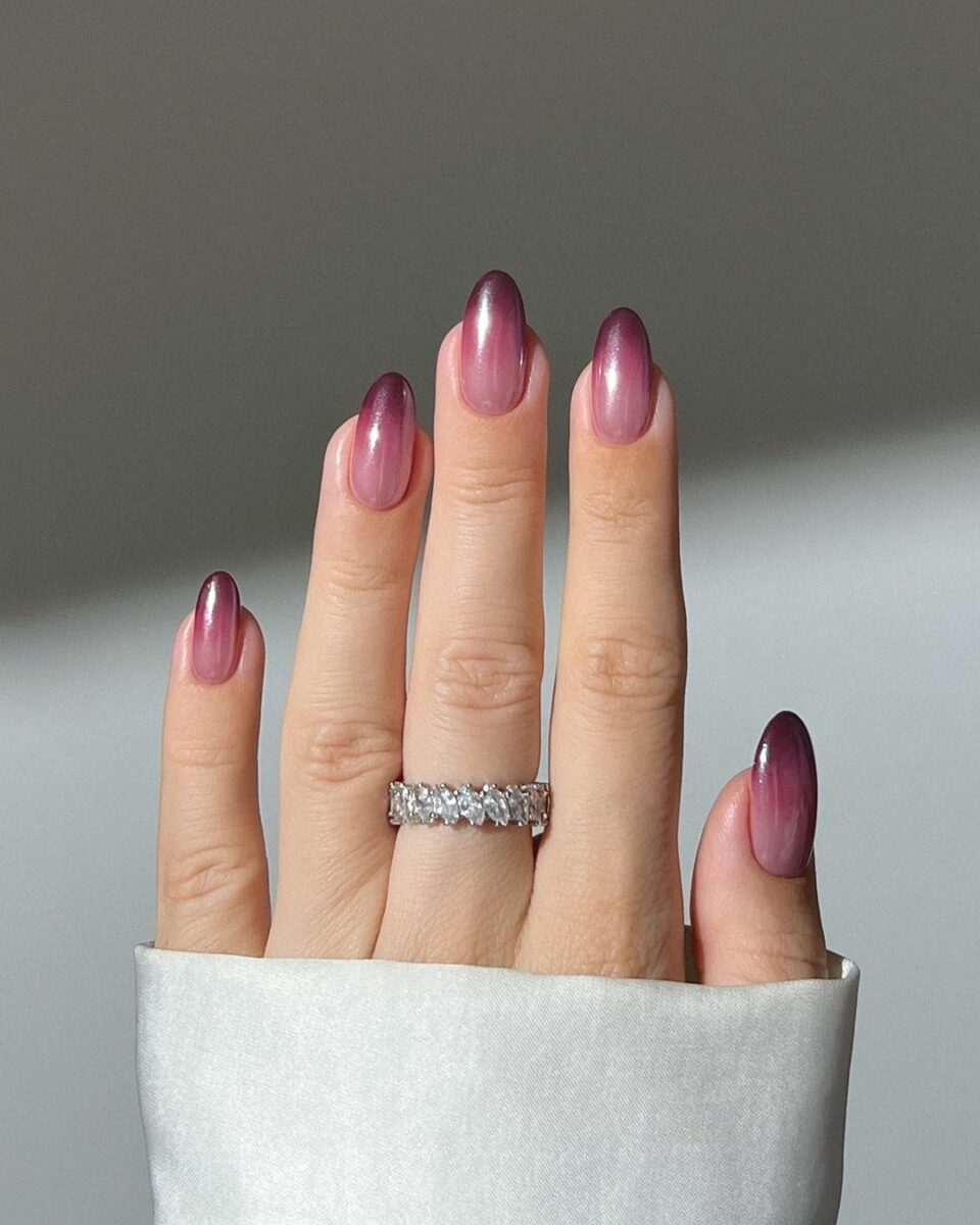 Gradient burgundy ombre nails, elegant ombre nail ideas