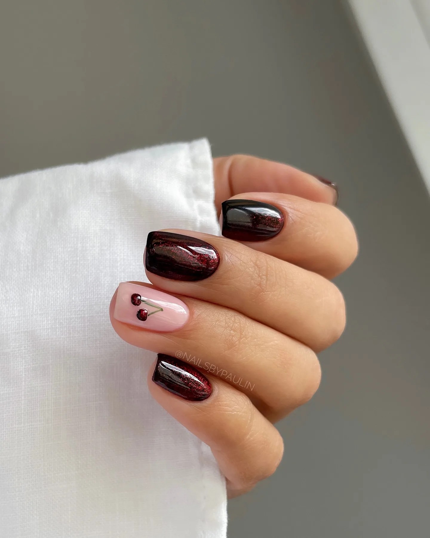 Burgundy and black nails with heart accent, romantic design