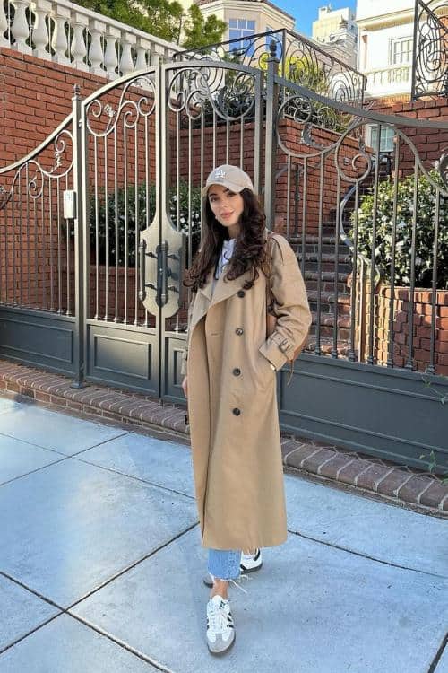 Trench coat with jeans, classic fall look