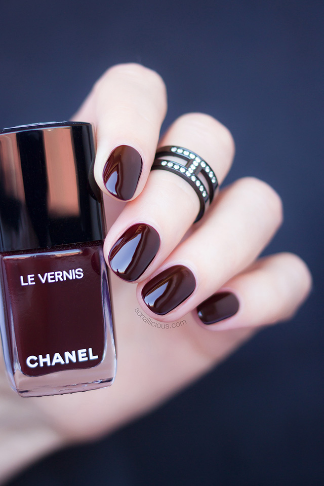 Chic burgundy nails, short oval, luxury aesthetic