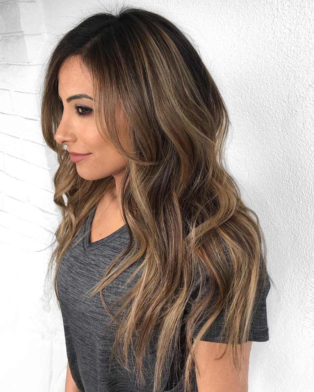 Bronde balayage with wavy texture